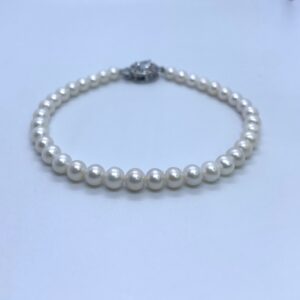 A Luminous & Beautiful Bracelet With 5mm White Round Pearls