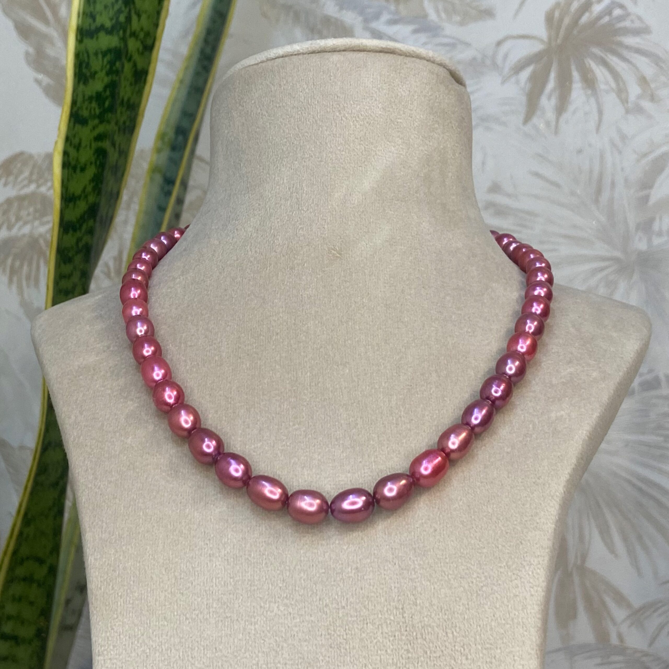 Pleasing 1Line Magenta Pink Long Oval Pearls 16 Inch Necklace