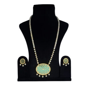 Regal White Pearl Necklace With A Turquoise Oval Thewa Pendant