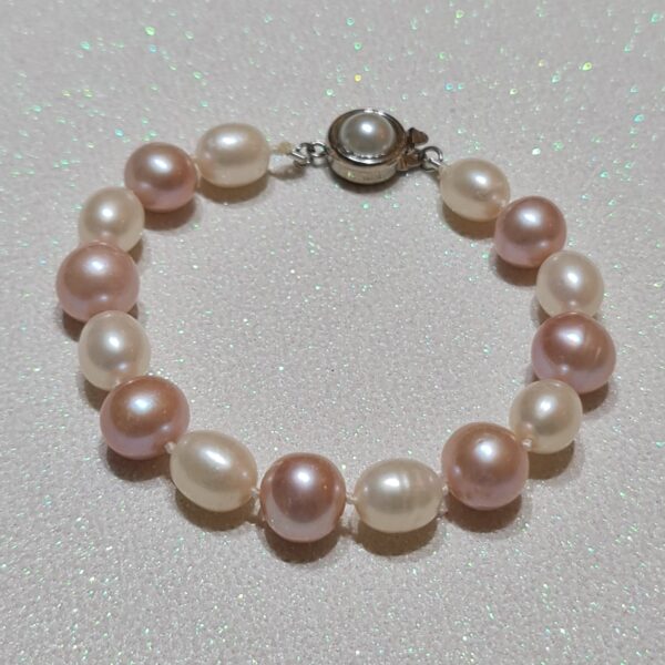 White Round 8mm Natural Pearl Beads Bracelet at Rs 100 in Jaipur | ID:  2851808991773