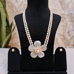 Shiny 2-line Peach Oval Pearl Necklace With Mother of Pearl Flower Pendant