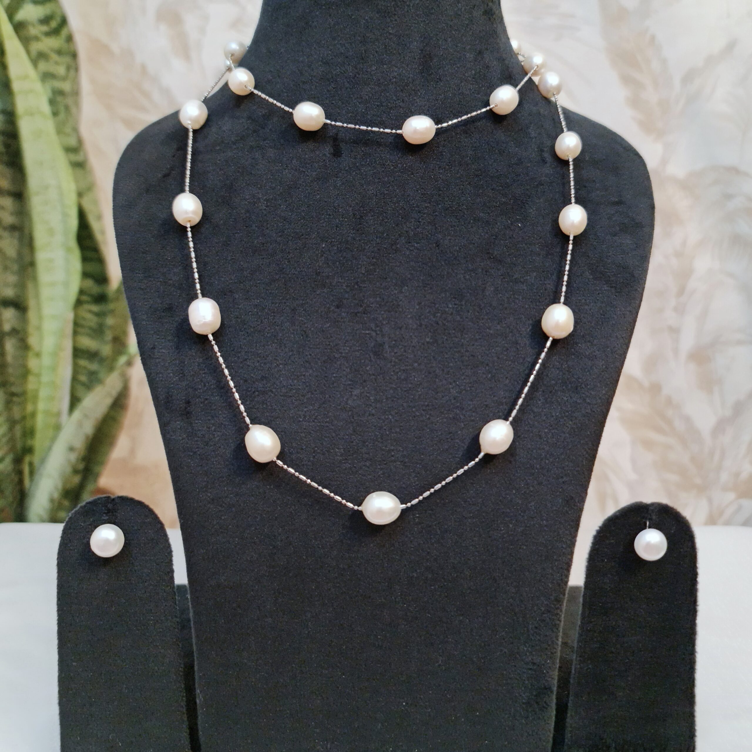38Inch Long Lovely 9-10mm Oval Offwhite Pearls With Silver Finish Chain