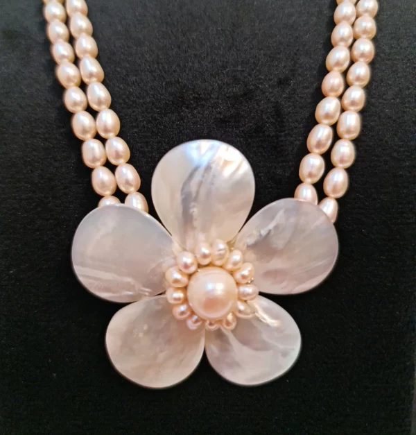 Shiny 2-line Peach Oval Pearl Necklace With Mother of Pearl Flower Pendant-1