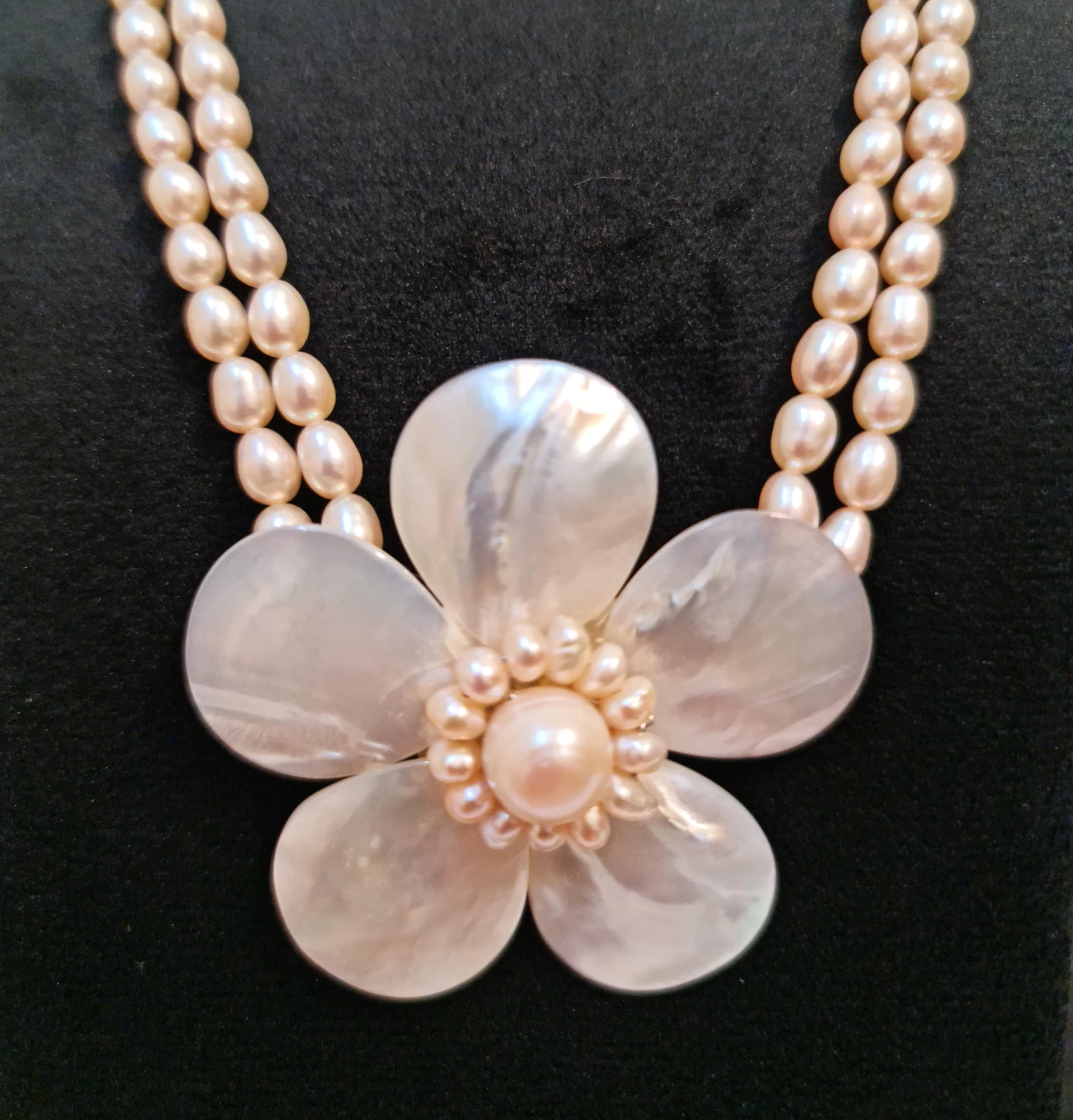 Pearl necklace for deals mom