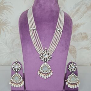 Regal Multirow Haar Featuring Off-White Pearls With Subtle Victorian Pendant
