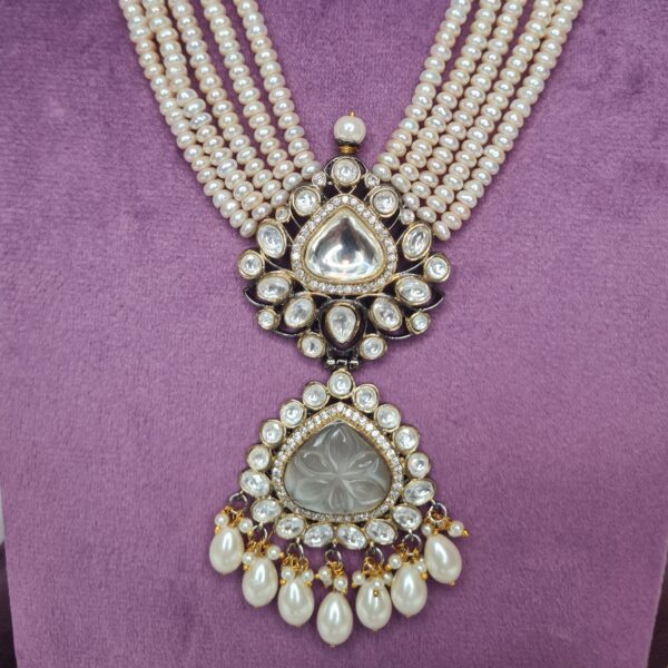 Regal Multirow Haar Featuring Off-White Pearls With Subtle Victorian Pendant-close up