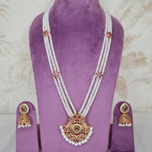 Grand Triple-Line Pearls Haar With Traditional Kemp Pendant