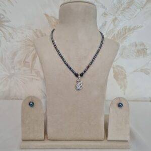 Subtle Multishaded Oval Pearls 17 Inch Necklace With Swan 925 Silver Pendant