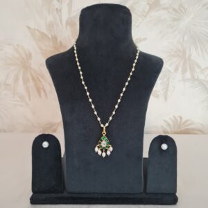 Delicate 18Inch White Oval Pearls Taar Necklace With 925 Green Kemp Pendant