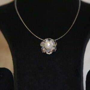 Stunning Silver Finish Floral Pendant With 11mm White Button Pearl