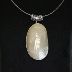Exquisite Mother of Pearl Pendant With A Filigree Clasp-c