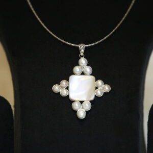Intriguing 925 Silver Pendant With White Button Pearls & Mother of Pearl