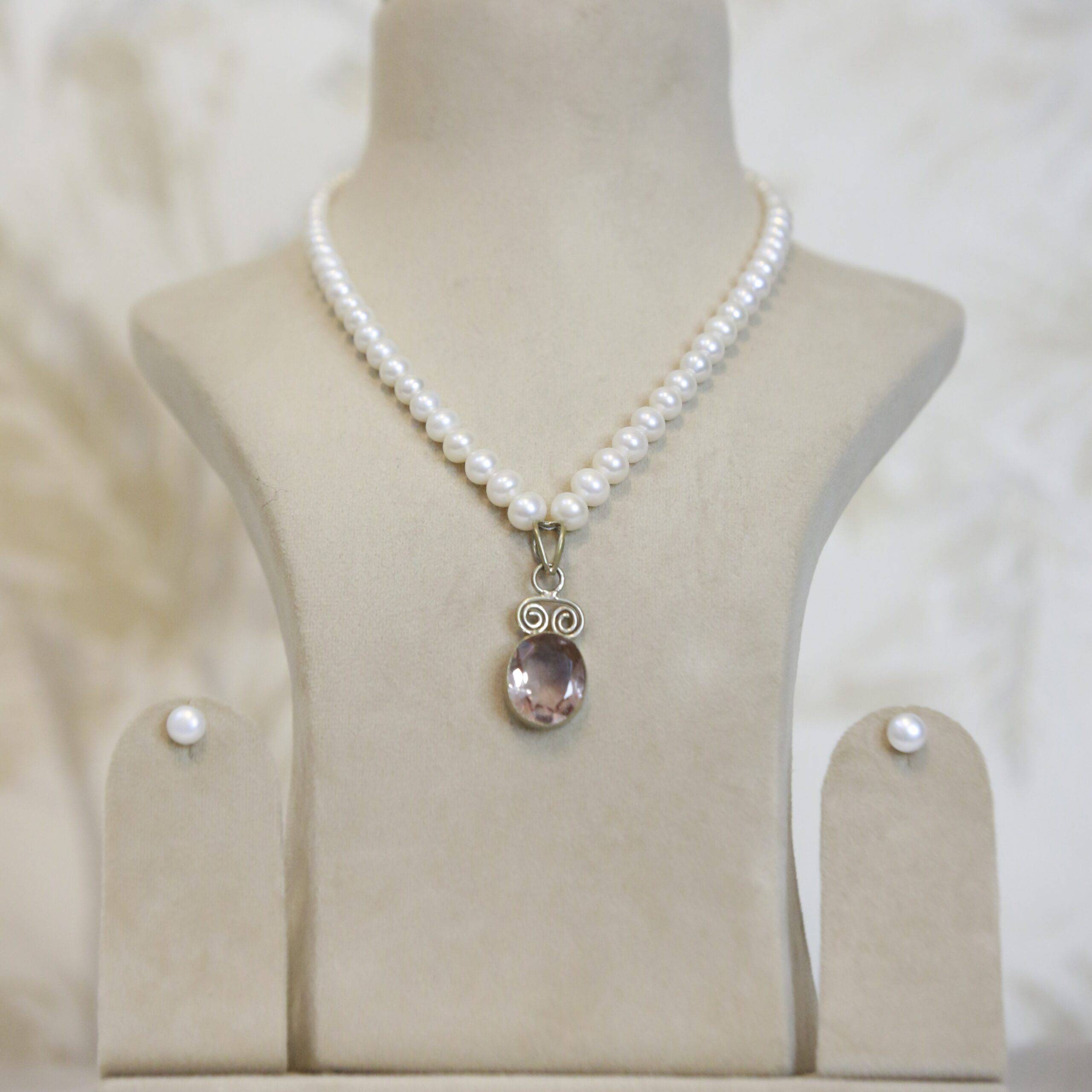 Silver pendant with pearl deals